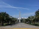 Intiñahui, Obelisco A Los Caídos