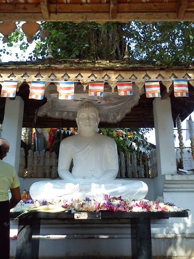 Buddha Statue at Saman Devalaya