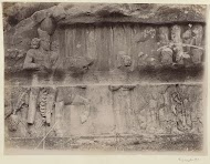 Reliëf IV in Bishapur, voorstellend de Sassanidische koning Bahram II en een Arabisch gezantschap