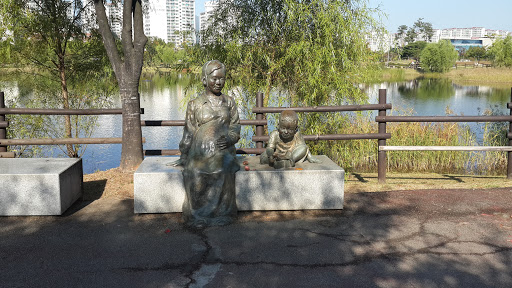 Mom and Son Statue