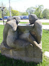 Скульптура Семейной Пары