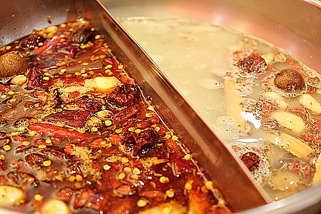 【小蒙牛頂級麻辣養生鍋】吃到飽