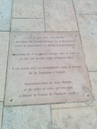 Plaque à La Mémoire De Jean Moulin