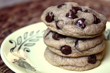 Whole Wheat Peanut Butter Chocolate Chip Cookies