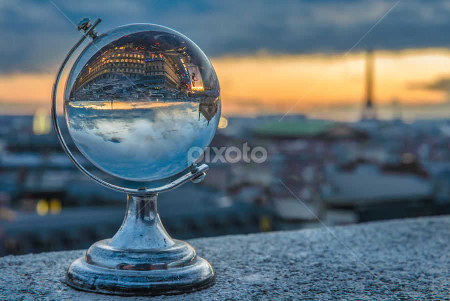 An artist has no home in Europe except in Paris. F.N. by Iosif Miclaus - Artistic Objects Glass