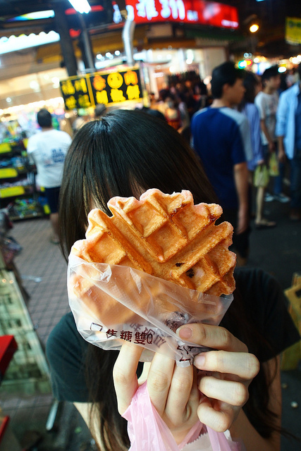 跟它拼了之  南雅夜市(上) 格子Q鬆餅大PK、雞肉捲、起士捲