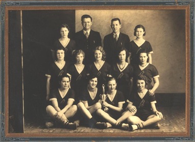Charlsie Basketball Team 1933 focus on Ivon
