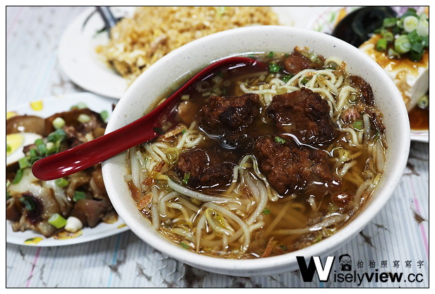 豐原排骨酥麵＠炒飯滷菜也不錯，捷運永安市場站對面