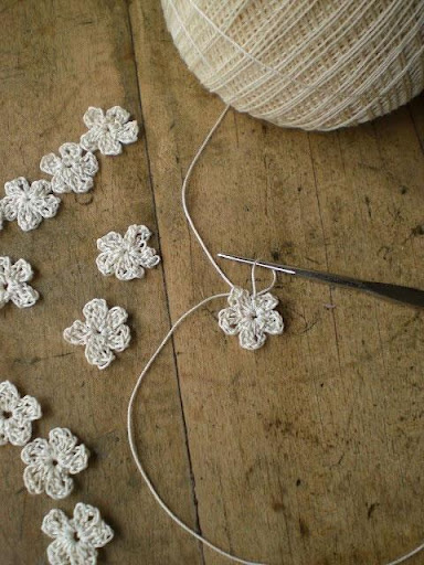 Easy Crochet Flower Tutorial