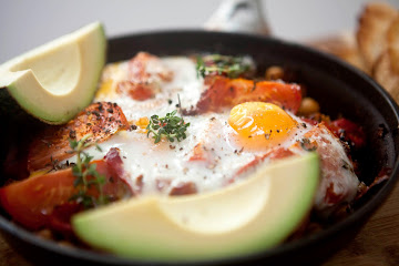 Chickpea, Tomato, and Roasted Red Pepper Skillet Breakfast