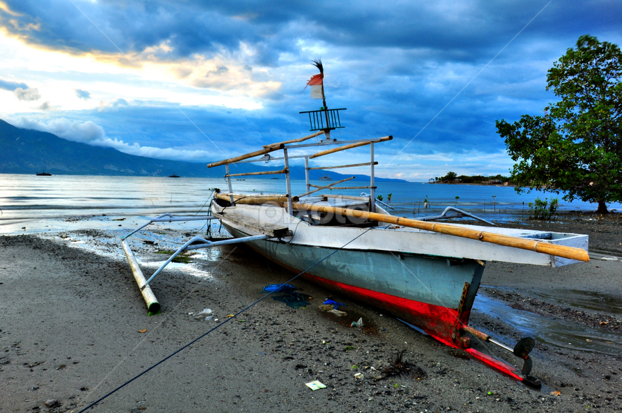 sampan  by Dedik Dwi Nugroho - Transportation Boats
