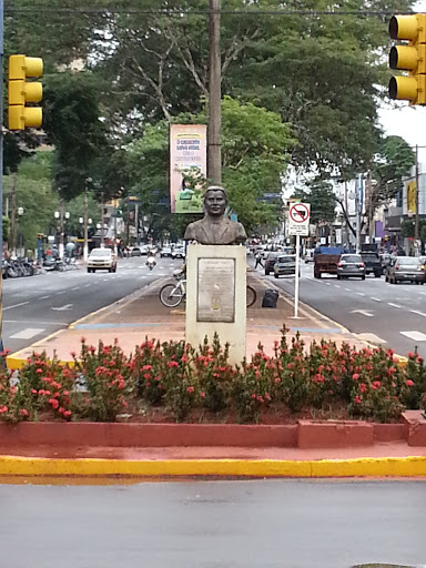 Estatua Marcelino Pires