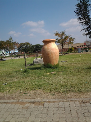 Big Pot in Park