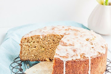 Spelt, zucchini and lemon cake