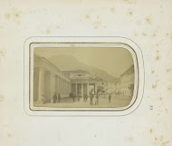 Mensen op straat bij het casino in Ischl