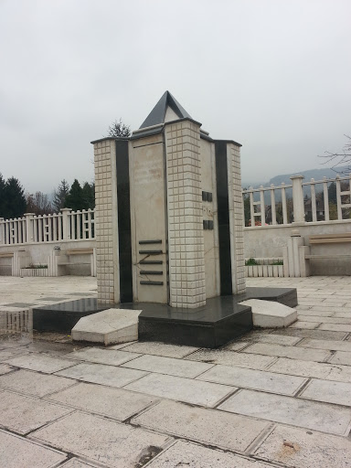 Spomenik Šehidima i Palim Borcima