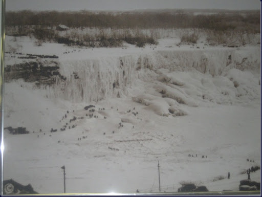Niagara_falls_frozen