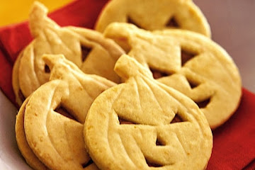Orange pumpkin face cookies