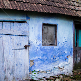 Old house by Valics Lehel - Buildings & Architecture Decaying & Abandoned