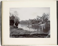 Overvaren met het voetveer op de rivier, Sumatra (Fähre)