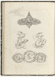 Drie ornamenten en twee aanvallende honden