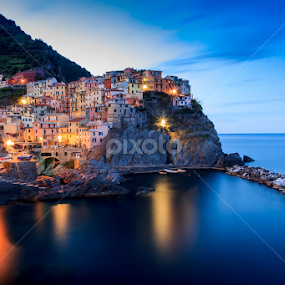 Manarola by Zoltan Duray - Landscapes Waterscapes