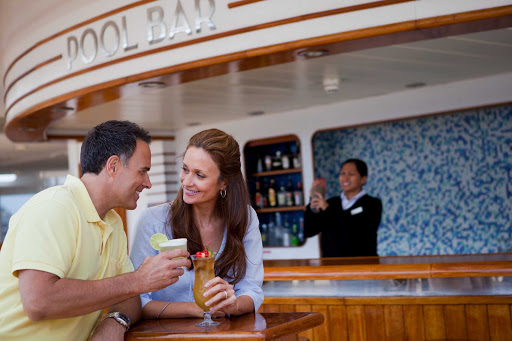 Regent-Seven-Seas-Mariner-Pool-Bar-Grill - Order lunch at the casual al fresco Pool Bar and Grill at no extra charge as part of your all-inclusive cruise aboard Seven Seas Mariner.