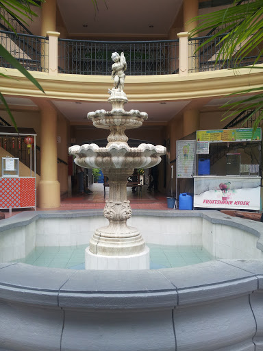 Plaza Maestro Fountain