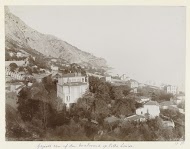 Gezicht op Menton, op de voorgrond Villa Louise