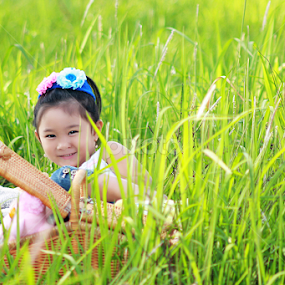 leyeh - leyeh..... by Faisal Icong - Babies & Children Children Candids