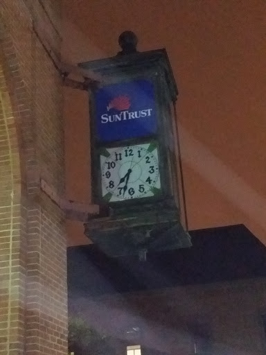 Giant Suntrust Clock