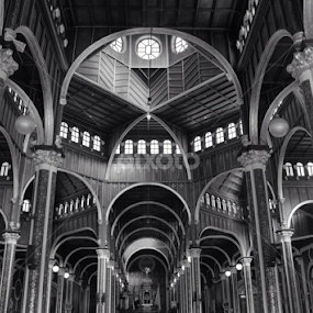 Basílica by Erick Castro Alvarado - Black & White Buildings & Architecture