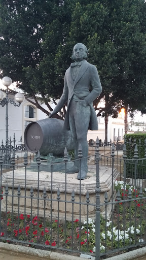 Monumento al fundador de Tío Pepe