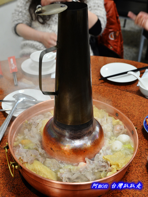 驛站房東北酸菜白肉鍋~豐盛的火鍋和好吃的韭菜蝦水餃