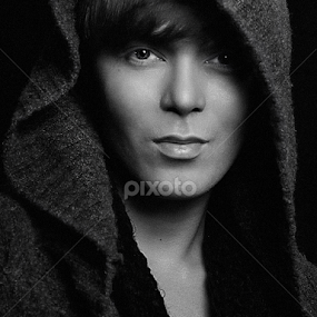 Larry O by Leyon Albeza - Black & White Portraits & People