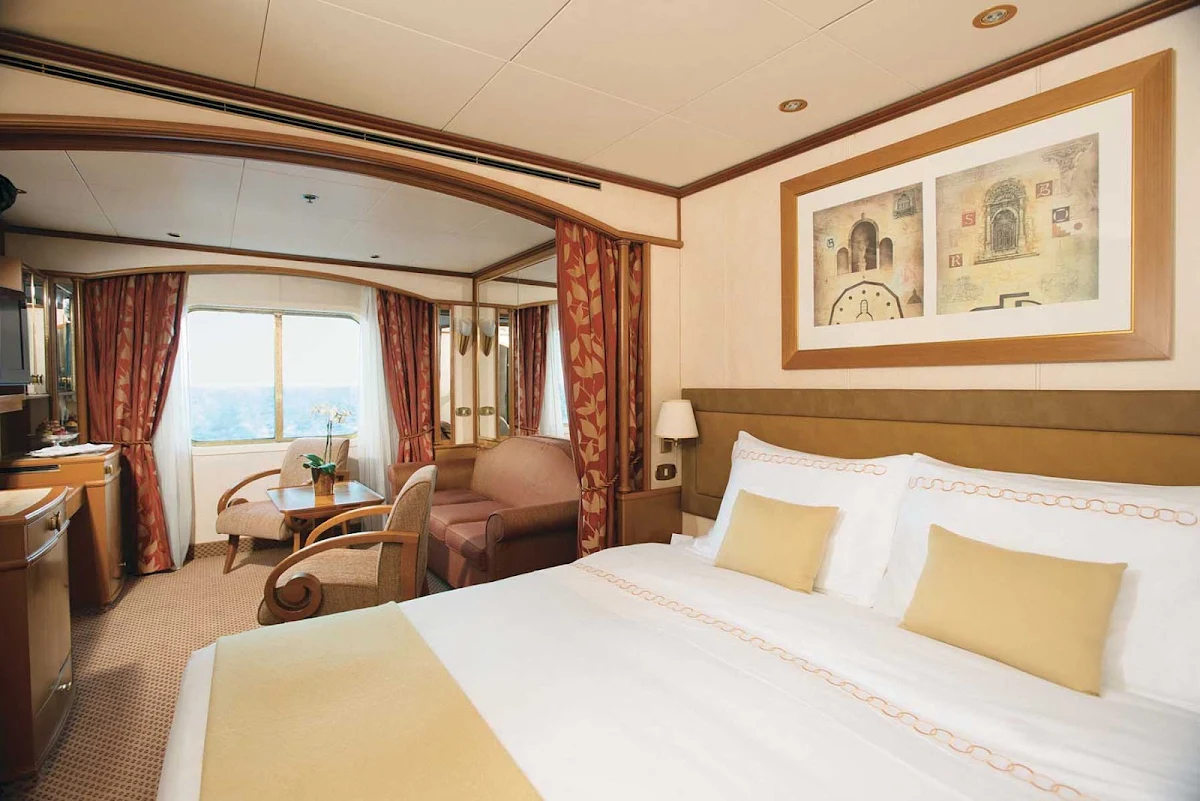 Silver_Cloud_Vista_Suite - The Vista Suite features a large picture window with stunning views are the perfect backdrop to breakfast in bed.