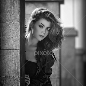 Looking by Chandra Irahadi - Black & White Portraits & People