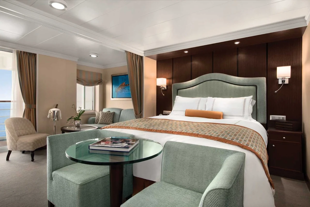 Oceania_OClass_Penthouse_Suite - Luxuriate in the exquisite Penthouse Suite of Oceania Marina during your travels.