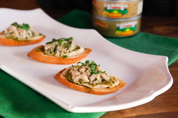 Mediterranean Tuna Hummus Crostini