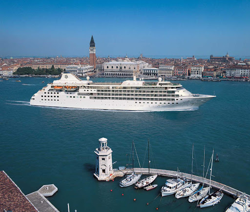 Silver_Wind_in_Venice - Silver Wind nimbly glides through Venice's channel.