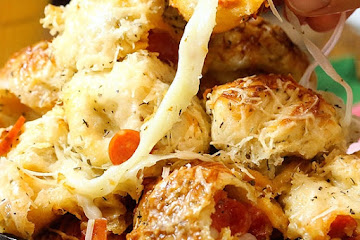 Cheesy Pepperoni Pizza Bombs