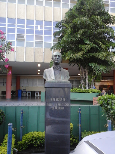 Busto J.K - Campus I