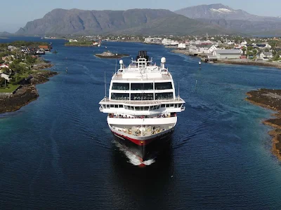 Hurtigruten's Midnatsol makes her way down the coast of Norway. 