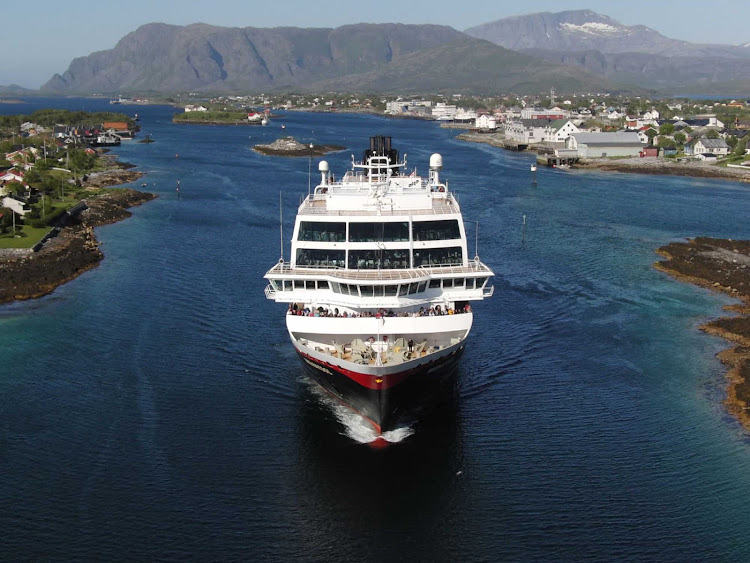 Hurtigruten's Midnatsol makes her way down the coast of Norway. 