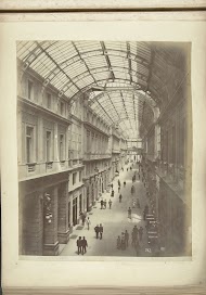 Publiek in de overdekte Galleria Mazzini te Genua