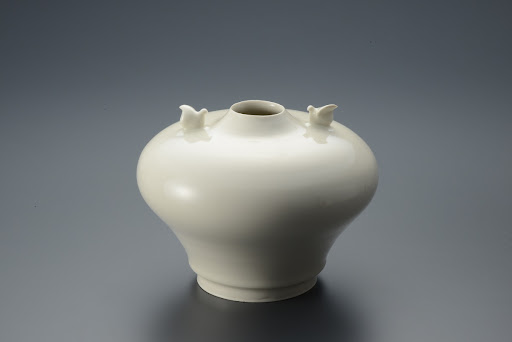 Ivory-white bottle with birds, Mashiko ware