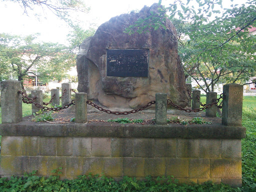 Monument of the siteof Gono school building 