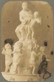 Pleisterkopie met muziek makende putti