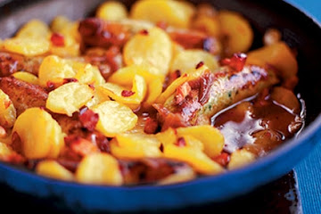Frying-pan sausage hotpot