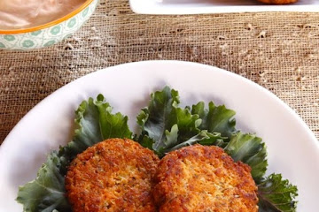 Sriracha Salmon Cakes